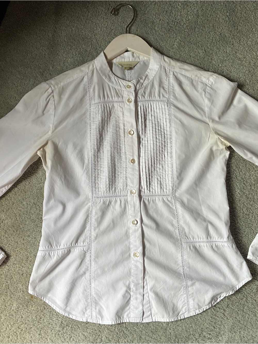 Women's Journal White Pintuck Button-Down Shirt Mother of Pearl Buttons Sz 6 (2)